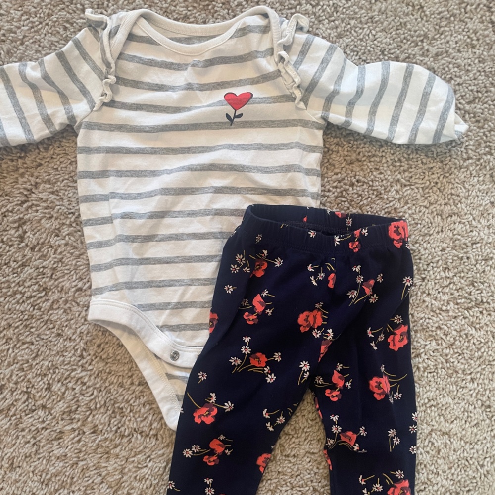Baby Gap girl outfit striped with heart and flowers 3-6 months